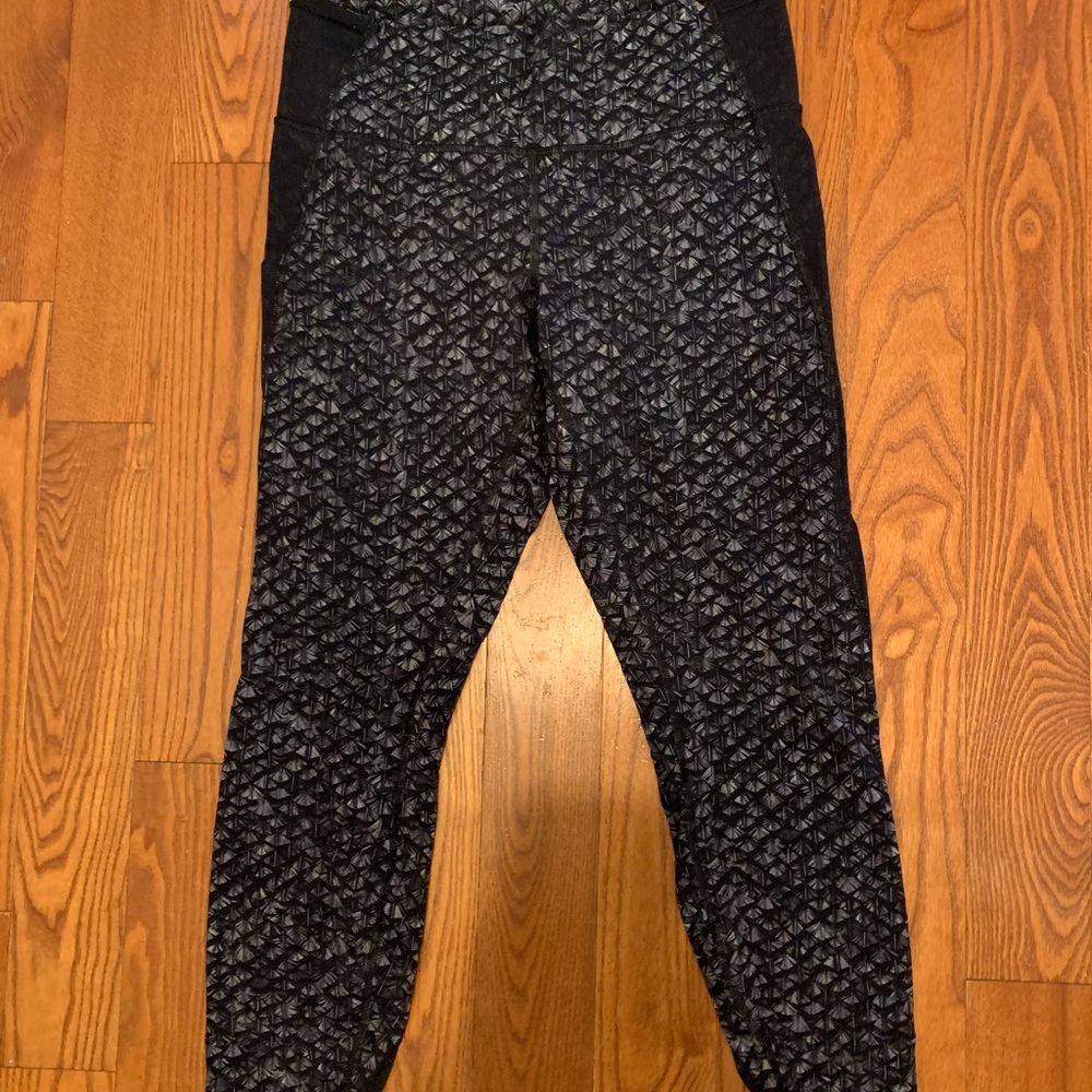 LULULEMON CROPPED LEGGINGS